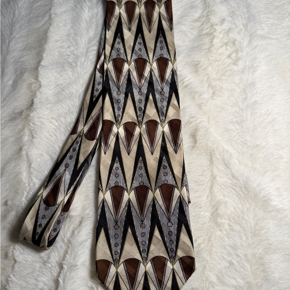 Vintage made in Italy 100% silk Valentino Ruby Nect tie